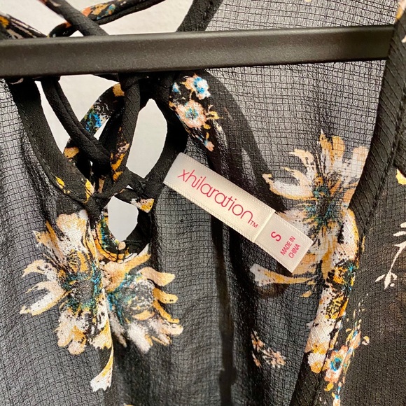 Sheer Black and Floral Flowy Blouse - Picture 4 of 4